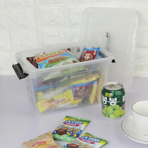 Vista 4 de Ggbin Caja de almacenamiento transparente de 6 cuartos de galón con mango negro y pestillos - Paquete de 4