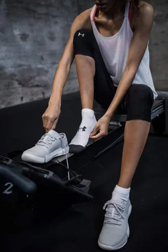 Vista 5 de Calcetines Under Armour para adultos Performance Tech de corte bajo (paquete de 3 y 6)