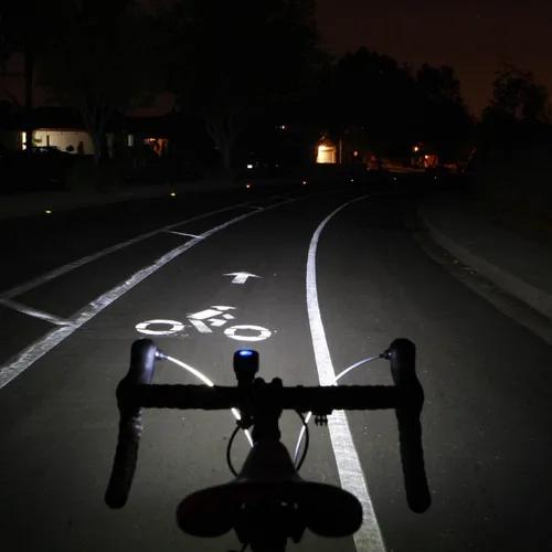 Vista 7 de NiteRider Lumina Micro 900 Luz delantera para bicicleta Vmax+ 150 Luz trasera para bicicleta Paquete combinado - USB recargable faro LED luz
