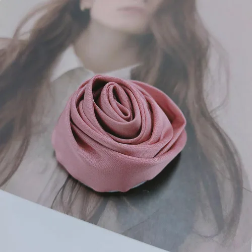 Vista 5 de Broche de flores de rosas de tela para mujeres y niñas, elegante clip de camelias, joyería de ramillete de boda, fiesta, baile, alfileres para dama