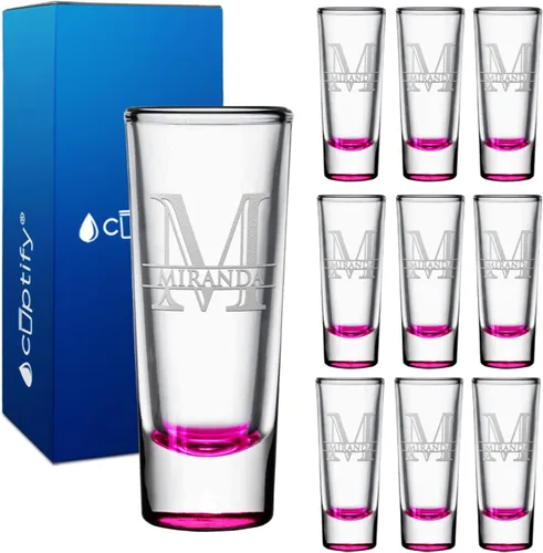 Vista 100 de Vaso de chupito personalizado con fondo negro personalizado de 2 oz, vasos de chupito cordiales con inicial y nombre en script dividido