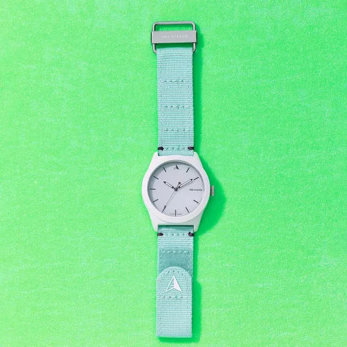 Vista 5 de (111) Reloj solar casual SWII fabricado de forma sostenible y de nailon reciclado para todo género