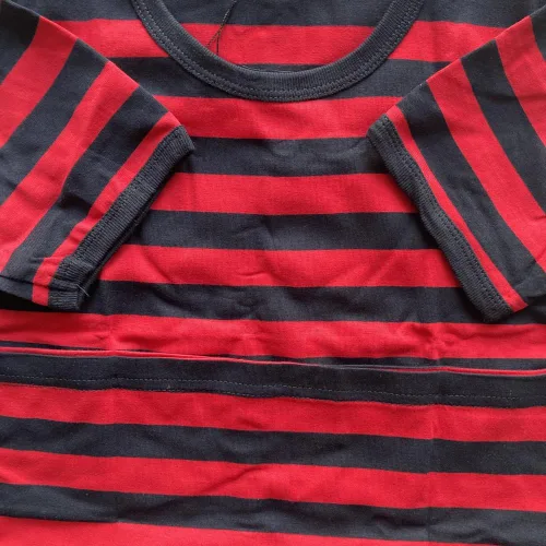 Vista 6 de Ezsskj Camiseta de Pugsley Addams para niños, camiseta de rayas negras y blancas para Halloween, disfraces de ladrón de bancos, camisetas novedosas