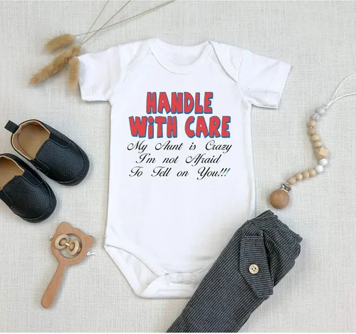 Vista 3 de TripleBDesigns Handle with Care my Aunt is Crazy I'm not Afraid to tell on you! Divertido mameluco para bebé