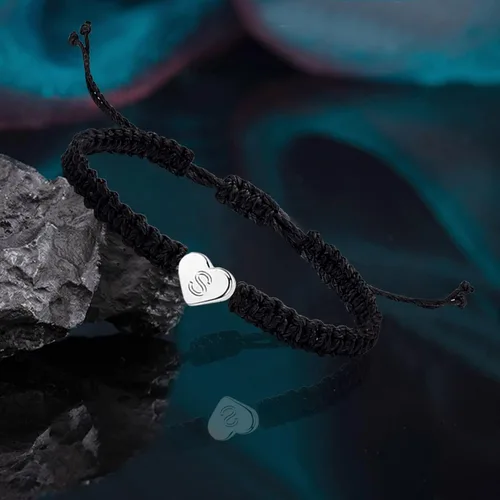Vista 2 de Collar largo de moda personalizado con 26 iniciales, pulsera tejida con letras de corazón de cobre, pulsera tejida con dije de corazón delicado