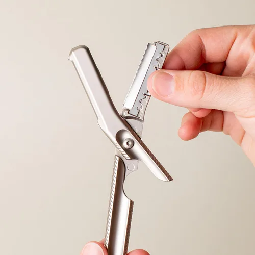 Vista 3 de Leaf Shave Recambios para dermaplaner Leaf - 10 cuchillas de repuesto y 10 protectores de cuchillas de repuesto