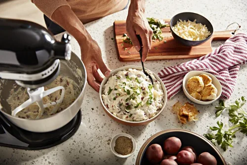 Vista 6 de Batidora clásica de pie KitchenAid K45SSWH K45SS, 275 W, 4 1/2 qt, Negro ónice
