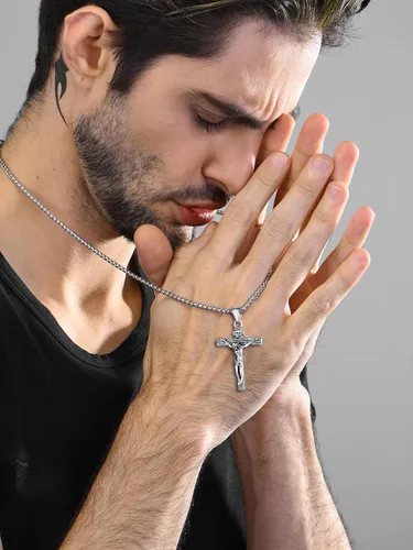 Vista 2 de U7 Colgante de cruz de crucifijo para hombre con cadena de bautismo, joyería cristiana, acero inoxidable, oro de 18 quilates, collar antiguo