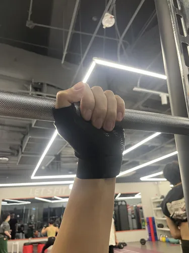Vista 2 de Guantes de entrenamiento para hombres y mujeres, guantes de ejercicio para levantamiento de pesas, ciclismo, gimnasio, entrenamiento, fitness