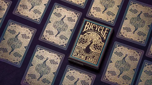 Vista 5 de Bicycle Cartas de juego de pavo real, color morado, baraja de cartas prémium para juegos de cartas y trucos de magia, diseño deslumbrante, acabado