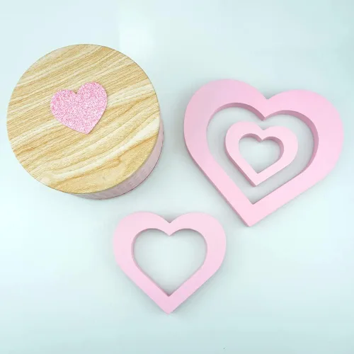 Vista 5 de SaktopDeco 3 piezas de centro de mesa de madera rosa con forma de corazón rosa para mesa del día de San Valentín, chimenea romántica decoración