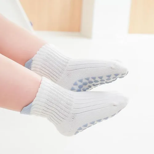 Vista 5 de XuoAz 6 pares de calcetines antideslizantes de algodón con agarre para niños y niñas pequeños