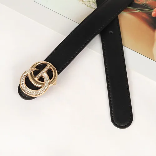 Vista 4 de Aurolran Cinturón de cuero clásico con hebilla de metal para mujer con vestido de jeans
