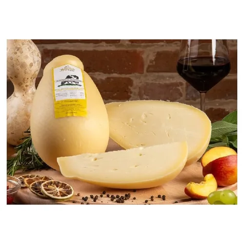 Vista 3 de Queso Cacicavallo Della Piana 1 LB