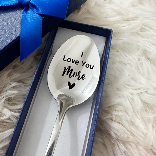 Vista 3 de I Love You More - Cuchara de acero inoxidable grabada divertida, el mejor regalo de cuchara de té para mujeres y hombres, regalo de San Valentín