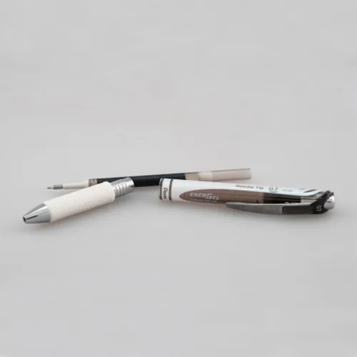 Vista 5 de Pentel EnerGel PEARL - Bolígrafo retráctil de gel líquido, línea media de 0.028 in, punta de aguja, tinta negra, paquete de 12 cajas con ventana