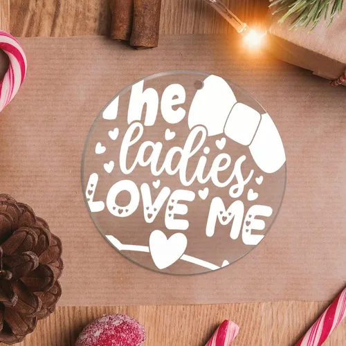 Vista 2 de The Ladies Love Me - Adorno de acrílico con cita de amor, regalo sentimental para el día de San Valentín, adorno transparente personalizado