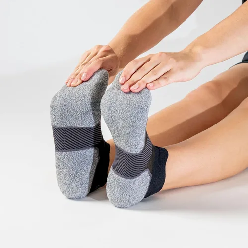 Vista 7 de OS1st Calcetines AC4 Active Comfort No-Show Protección contra ampollas, doble pestaña y puntera reforzada sin costuras