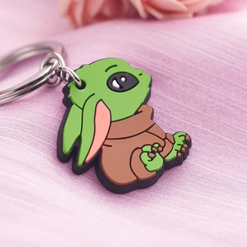 Vista 5 de Melix Home Regalos para bebé Yoda, lindo llavero mandaloriano, regalo para hija, adolescentes, niñas, llaveros de corazón Yoda, regalo de cumpleaños
