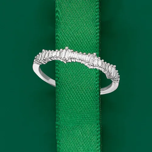 Vista 4 de Ross-Simons Anillo de diamante baguette de 0,20 quilates en oro de 14 quilates