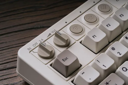 Vista 8 de 8BitDo Teclado mecánico retro, Bluetooth2.4GUSB-C, teclado para juegos intercambiable en caliente con 87 teclas, botones dobles súper programables