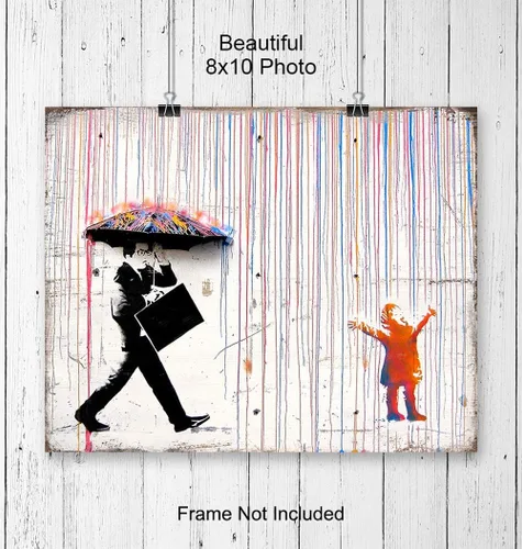Vista 3 de Banksy - Póster de graffiti cantando bajo la lluvia, arte callejero de 8 x 10, decoración de habitación, decoración de pared, regalo inspirador