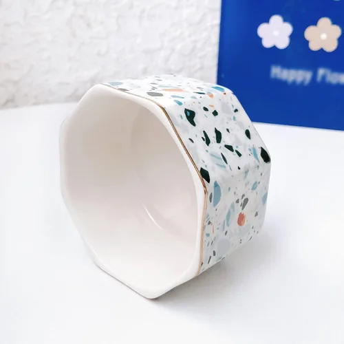 Vista 6 de Portaclips de Cerámica con Línea Dorada Dispensador Organizador de Clips para Escritorio Lindo Patrón de Mármol Terrazo Portaclips de Oficina