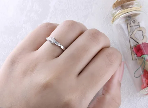 Vista 4 de Dazzlingrock Round White Natural Diamond Illusion-Set Promise Ring
