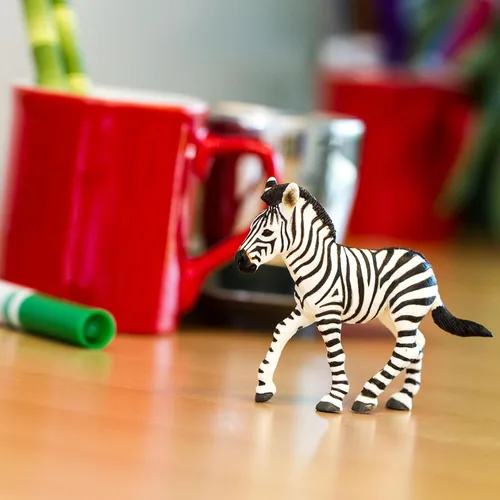 Vista 6 de Safari Ltd. Figura de potro de cebra, figura realista de 3.5 pulgadas, juguete educativo para niños, niñas y niños a partir de 3 años