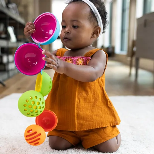 Vista 3 de Fat Brain Toys OombeeBall - Rompecabezas sensorial de anidación para bebés y niños pequeños