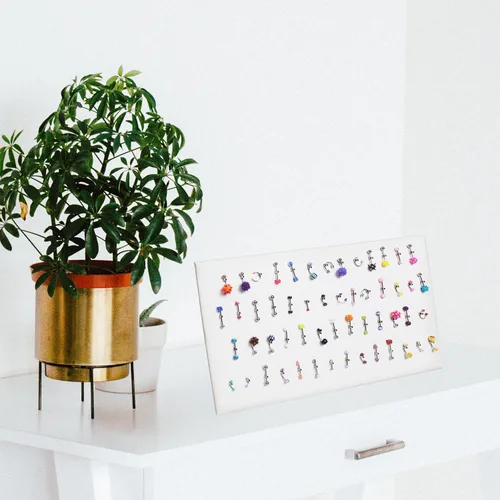 Vista 8 de MOOCA Colgante de 54 clipsjoyería corporal con caballete integrado para anillos de ombligo, anillos de lengua y organizador de barra industrial
