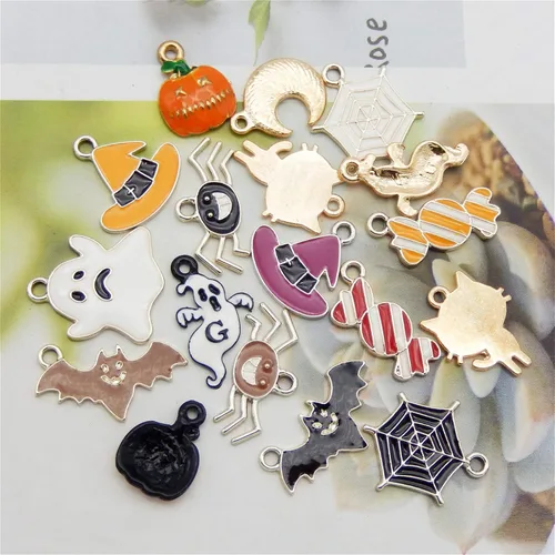 Vista 4 de Julie Wang Alloy Pendant for Halloween Thanksgiving Christmas Valentine’s Day Gifts Jewelry Making - Pumpkin, Maple Leaf, Snowflake, Heart Charms