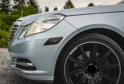 Vista 6 de iJDMTOY Euro OEM-Spec - Carcasas de lámpara de marcador lateral de parachoques delantero compatibles con Mercedes 2010-2013 W212 Clase E E300 E350