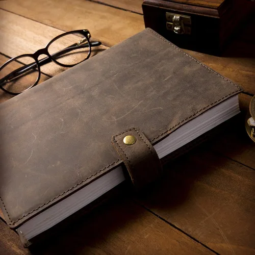Vista 7 de Diario de cuero recargable, funda de cuaderno de escritura A5 con forro de alta calidad, soporte para bolígrafo y ranura para tarjetas, 200 páginas