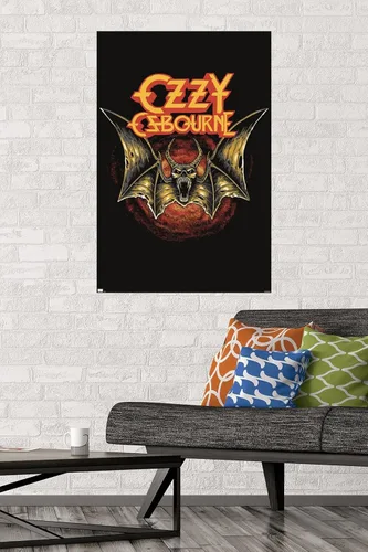 Vista 2 de Ozzy Osbourne - Póster de pared con logotipo de murciélago, 34 pulgadas de largo x 22.4 pulgadas de ancho, versión sin marco