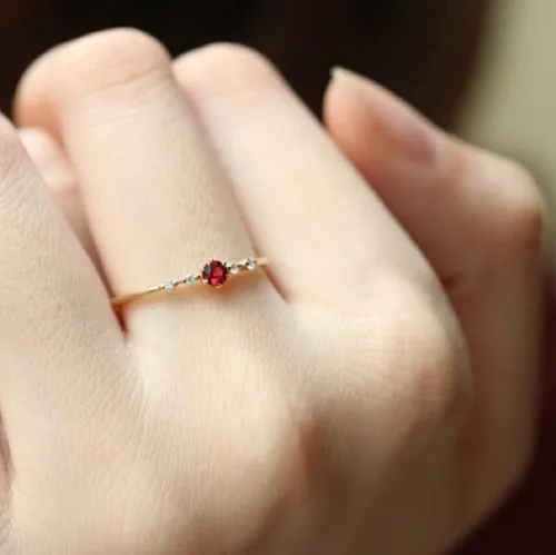 Vista 2 de Lindos y delicados anillos de taladro de rubí de oro de 14 quilates para mujer, anillos delicados, anillos de piedras preciosas, joyería de boda