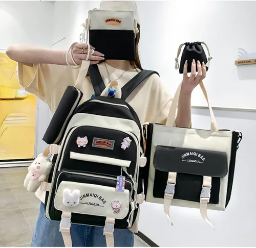 Vista 2 de Juego de 5 mochilas kawaii con colgante de oso y alfileres - Kit de mochila de conejito de anime japonés con diseño de retazos, Negro -, Mochila