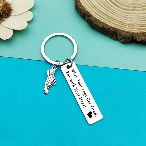Vista 4 de Regalos para corredores, llavero de corredor de maratón, regalo inspirador para fitness, gimnasio, hombres y mujeres, regalo de entrenamiento