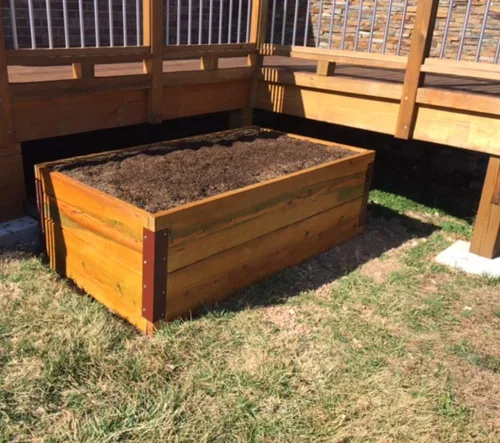 Vista 2 de RMP Soporte de esquina para cama de jardín, juego de cuatro, cama de 20 a 24 pulgadas