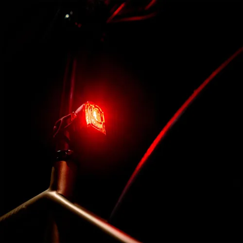 Vista 5 de LEZYNE KTV Drive Pro - Luz trasera LED recargable con USB IPX7, impermeable, visibilidad de 270 grados, con múltiples modos de sólido y flash
