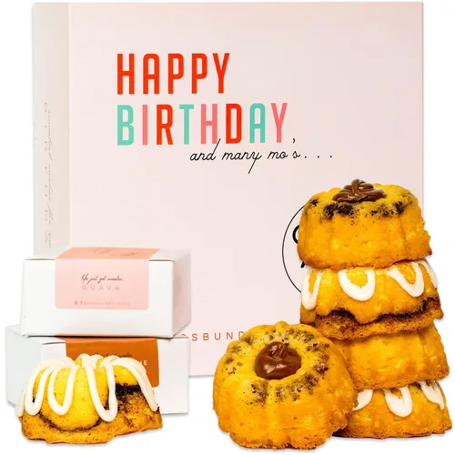 Vista 8 de Mo's - Caja mixta – Regalo perfecto de felicitación para mujeres, hombres, compañeros de trabajo, amigos y más – Fresh Mo's Bundt Cakes en una