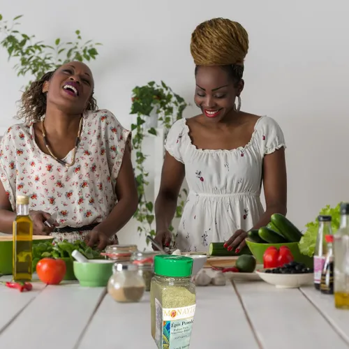 Vista 7 de Monayiti Epis Haitian Style Seasoning 14oz (400g). Condimentos en polvo. Mezcla de perejil, cebolla, ajo, base de pollo, sal, especias. No vegano.