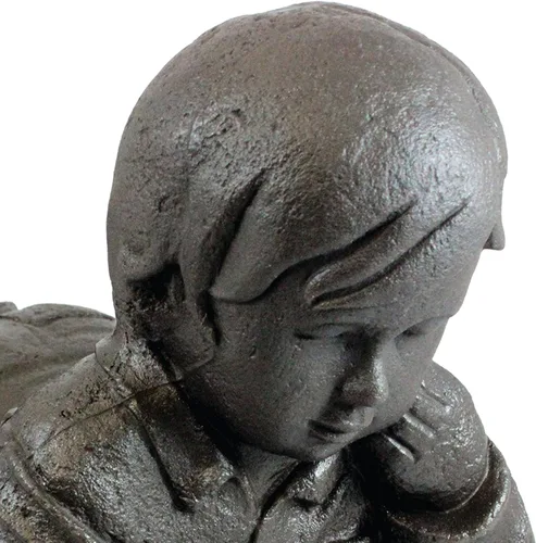 Vista 3 de Emsco Group 92246 Estatua de niño soñando despierto – Aspecto natural – Hecha de resina – Ligera – 40 cm de altura para jardín, BRONCE