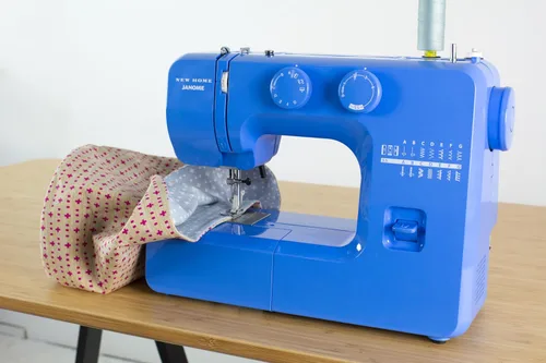 Vista 8 de Janome Blue Couture - Máquina de coser fácil de usar con estructura metálica interior, diagrama de bobina, videos tutoriales, ¡hecha pensando