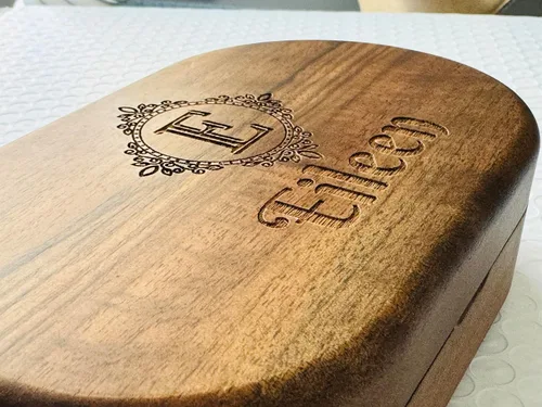 Vista 6 de Joyero personalizado para mujer, flor de nacimiento, organizador de madera hecho a mano, grabado personalizado con letra inicial y nombre