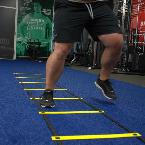Vista 2 de Gronk Fitness Juego de entrenamiento de agilidad Escalera de velocidad de 12 pies, 4 conos, cuerda de saltar, palo de masaje, mini bandas de bucle