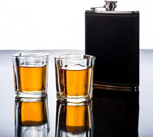 Vista 4 de PARACITY Juego de 6 vasos de chupito de base pesada, vasos de chupito cuadrados de tequila transparente a granel de 2 onzas con base pesada, regalo