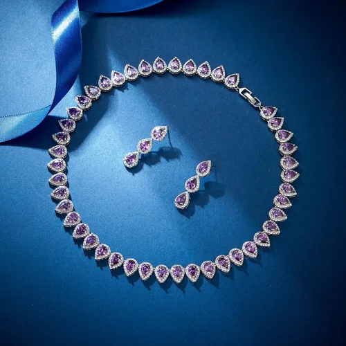 Vista 5 de EleQueen Juego de collar y aretes de circonita cúbica en tono plateado para mujer