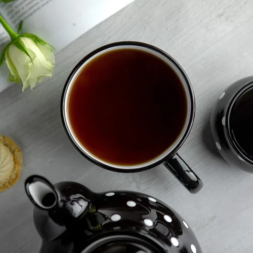 Vista 3 de City to Cottage Taza de cerámica hecha a mano con diseño de lunares blancos y negros, extra grande de 17.5 onzas, capuchino de cerámica, café, té