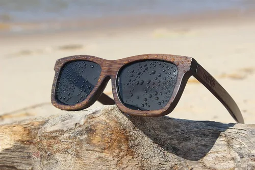 Vista 3 de RawWood Originals - Lentes de sol polarizados de madera de bambú 100% flotantes Wayfarer